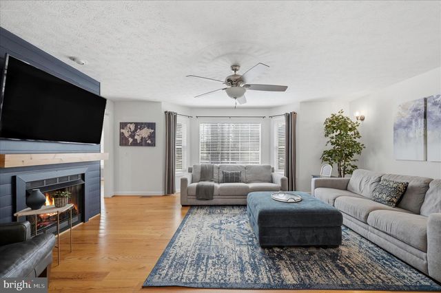107 LAKE SHORE DR, Cross Junction, VA 22625