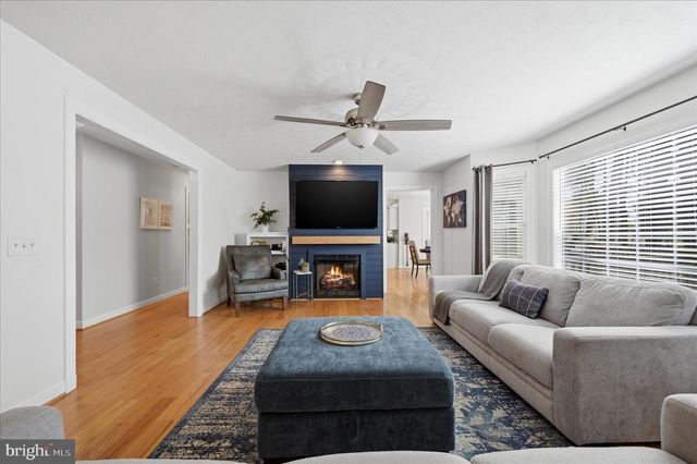 107 LAKE SHORE DR, Cross Junction, VA 22625