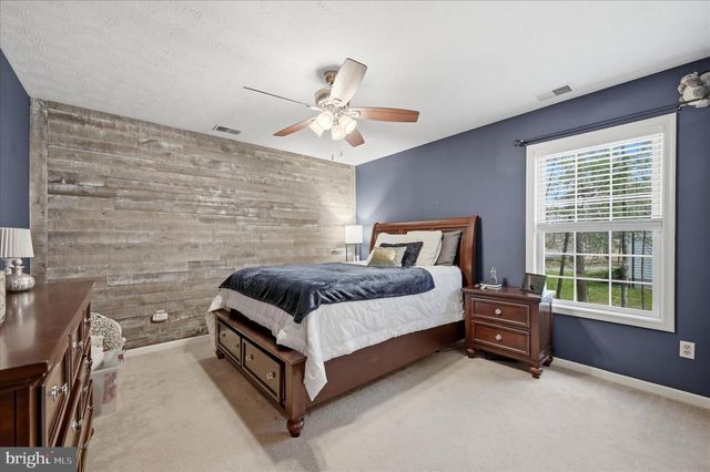 107 LAKE SHORE DR, Cross Junction, VA 22625