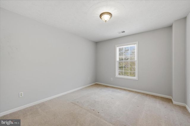107 LAKE SHORE DR, Cross Junction, VA 22625