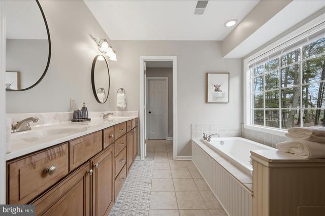 107 LAKE SHORE DR, Cross Junction, VA 22625