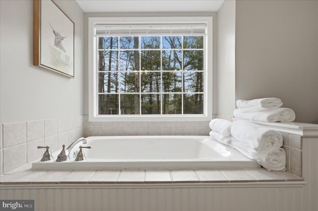 107 LAKE SHORE DR, Cross Junction, VA 22625