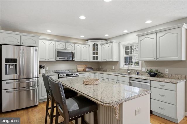 107 LAKE SHORE DR, Cross Junction, VA 22625