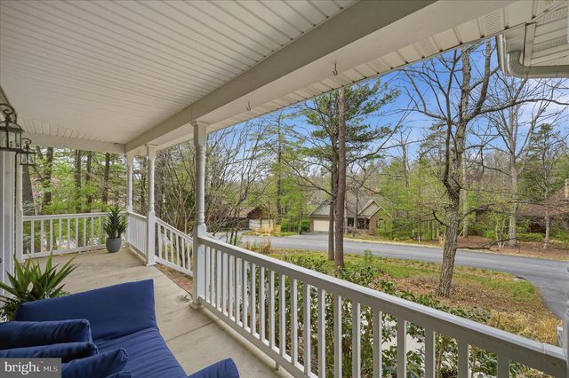 107 LAKE SHORE DR, Cross Junction, VA 22625