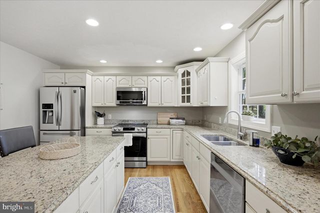 107 LAKE SHORE DR, Cross Junction, VA 22625