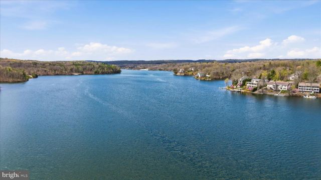 107 LAKE SHORE DR, Cross Junction, VA 22625