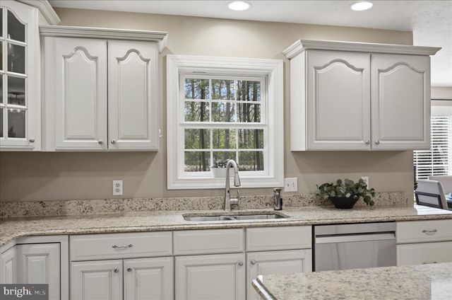 107 LAKE SHORE DR, Cross Junction, VA 22625