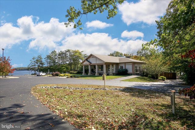 107 LAKE SHORE DR, Cross Junction, VA 22625
