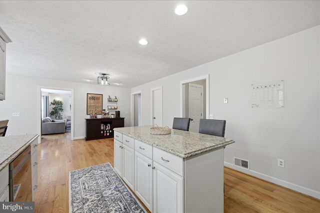 107 LAKE SHORE DR, Cross Junction, VA 22625