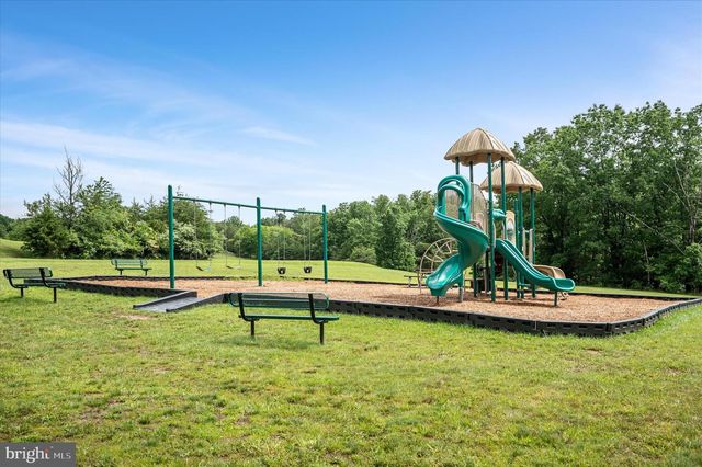 107 LAKE SHORE DR, Cross Junction, VA 22625