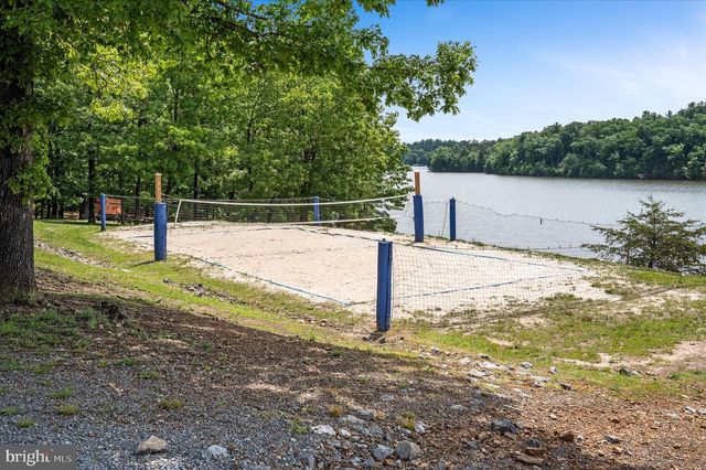 107 LAKE SHORE DR, Cross Junction, VA 22625