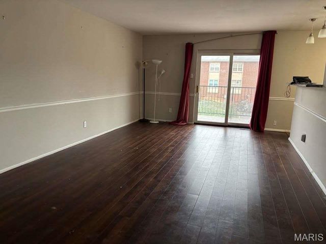 10395 Forest Brook Lane E, Creve Coeur, MO 63146