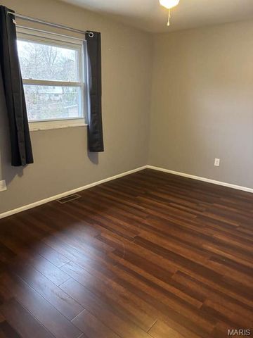 10395 Forest Brook Lane E, Creve Coeur, MO 63146