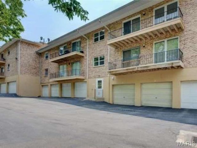 10395 Forest Brook Lane E, Creve Coeur, MO 63146