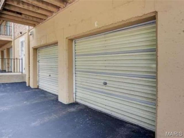 10395 Forest Brook Lane E, Creve Coeur, MO 63146