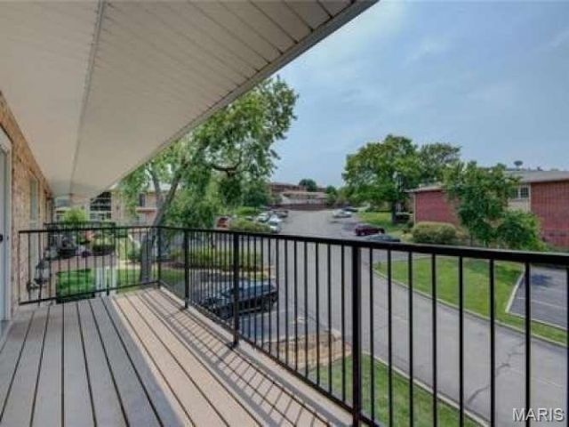 10395 Forest Brook Lane E, Creve Coeur, MO 63146