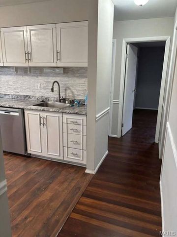 10395 Forest Brook Lane E, Creve Coeur, MO 63146