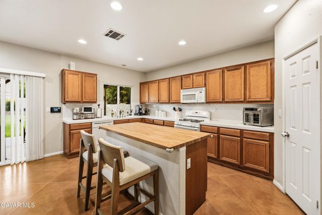 3107 E Avenue K2, Lancaster, CA 93535