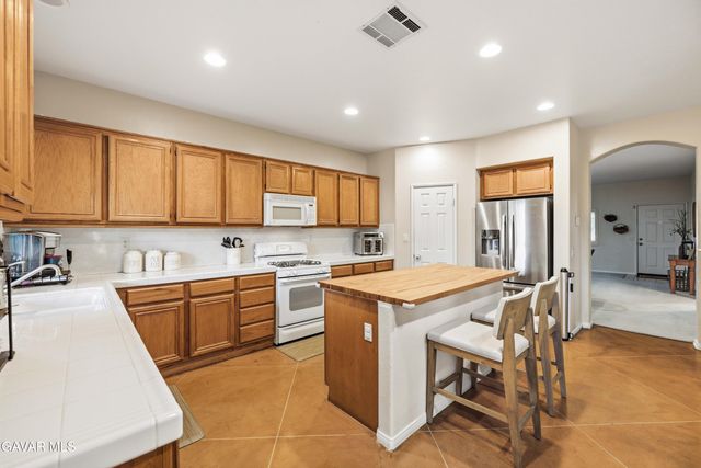 3107 E Avenue K2, Lancaster, CA 93535