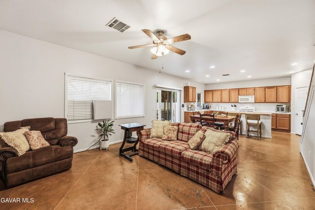 3107 E Avenue K2, Lancaster, CA 93535