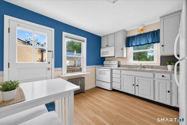 16 Roseleah Drive, Waterford, CT 06385