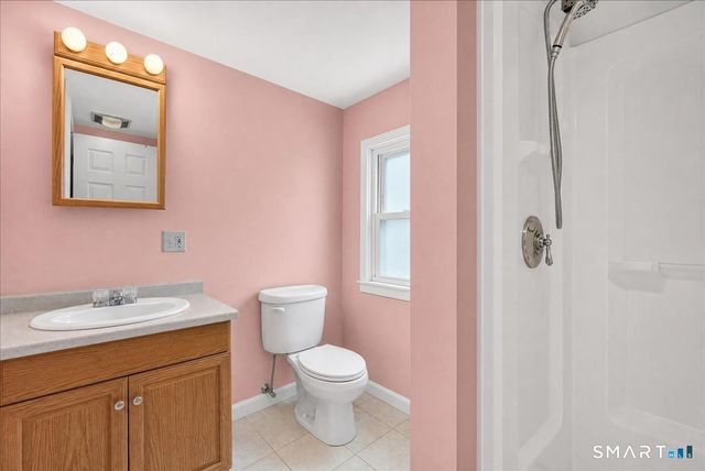 16 Roseleah Drive, Waterford, CT 06385