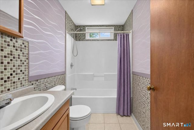 16 Roseleah Drive, Waterford, CT 06385