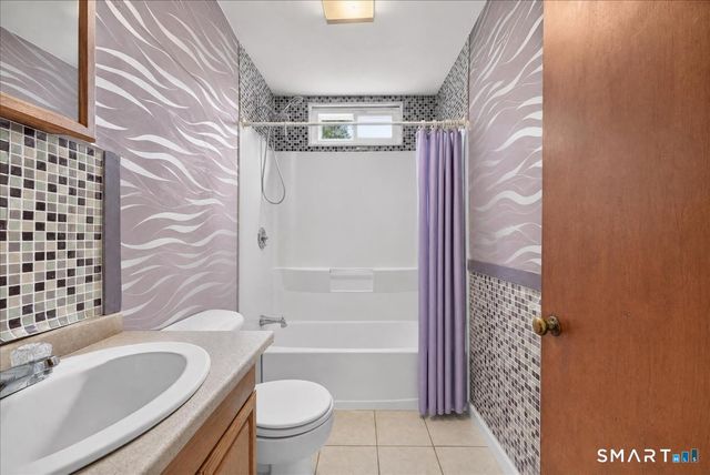 16 Roseleah Drive, Waterford, CT 06385
