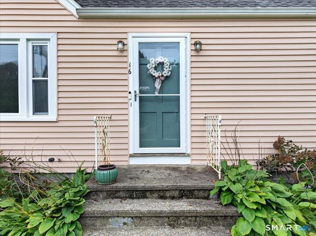 16 Roseleah Drive, Waterford, CT 06385