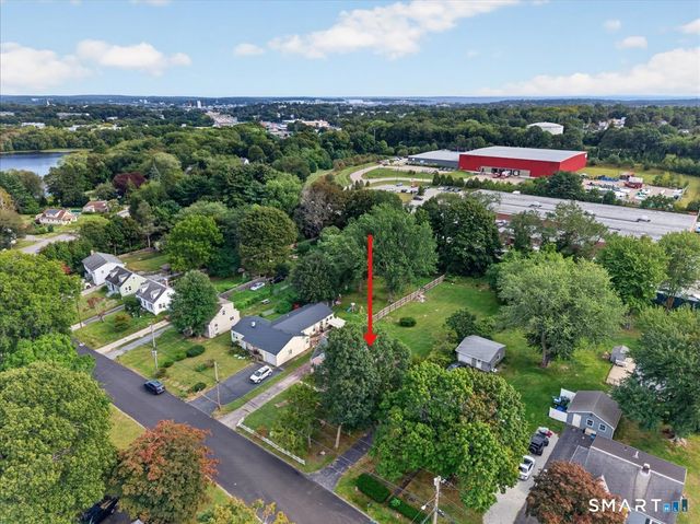 16 Roseleah Drive, Waterford, CT 06385