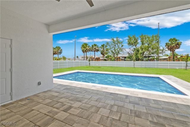 1333 NW 4th ST, Cape Coral, FL 33993