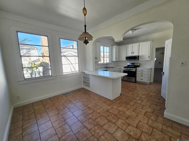 4124 Clermont Dr, New Orleans, LA 70122