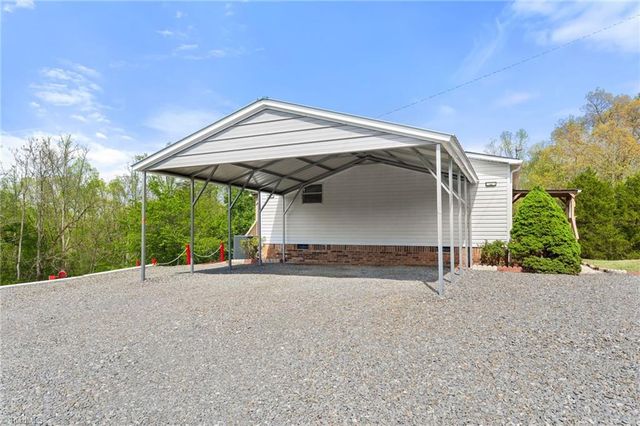 1747 Lynchburg Road, Westfield, NC 27053
