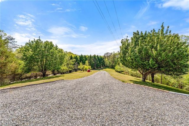 1747 Lynchburg Road, Westfield, NC 27053