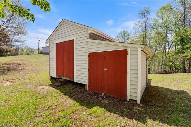 1747 Lynchburg Road, Westfield, NC 27053