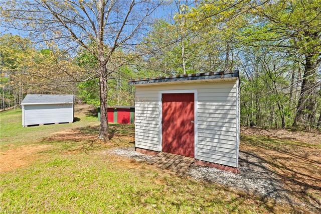 1747 Lynchburg Road, Westfield, NC 27053