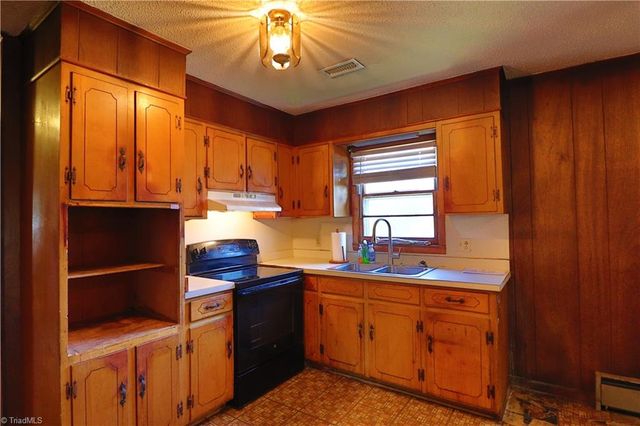 834 Mary James Avenue, Thomasville, NC 27360