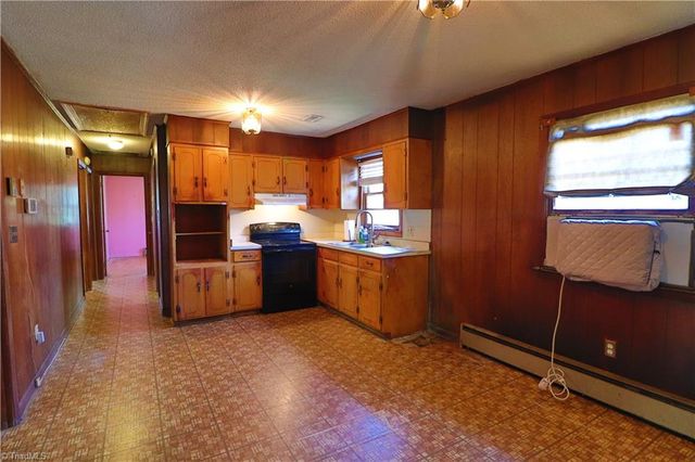 834 Mary James Avenue, Thomasville, NC 27360