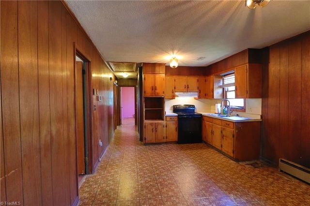 834 Mary James Avenue, Thomasville, NC 27360