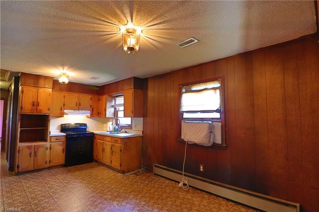 834 Mary James Avenue, Thomasville, NC 27360