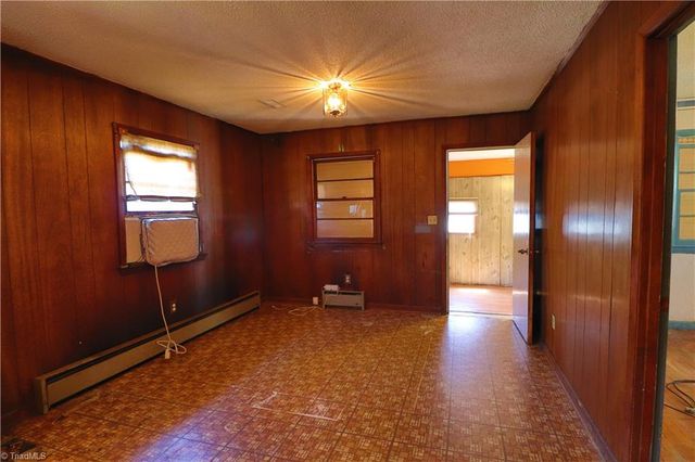 834 Mary James Avenue, Thomasville, NC 27360