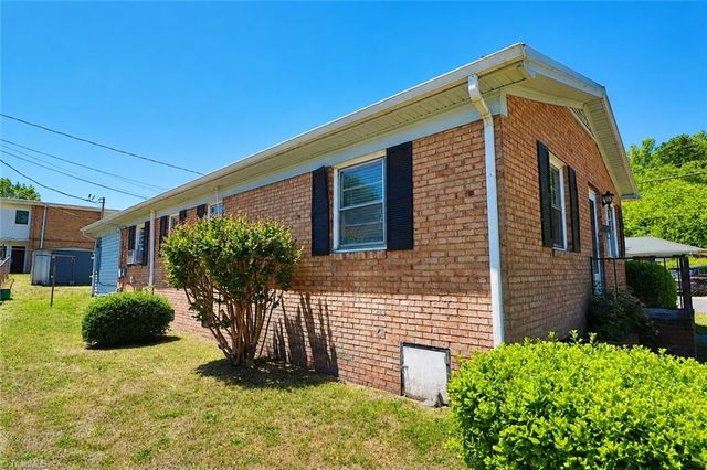 834 Mary James Avenue, Thomasville, NC 27360