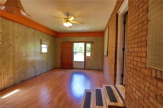 834 Mary James Avenue, Thomasville, NC 27360
