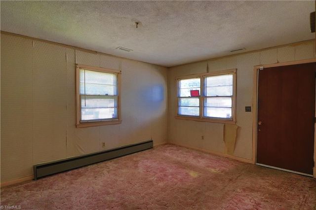 834 Mary James Avenue, Thomasville, NC 27360
