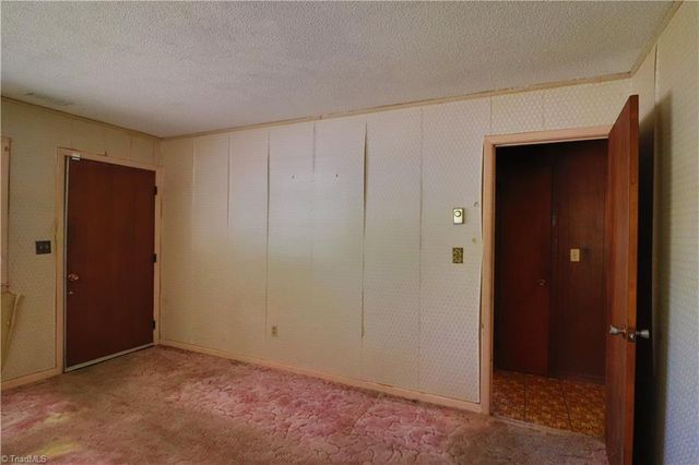834 Mary James Avenue, Thomasville, NC 27360