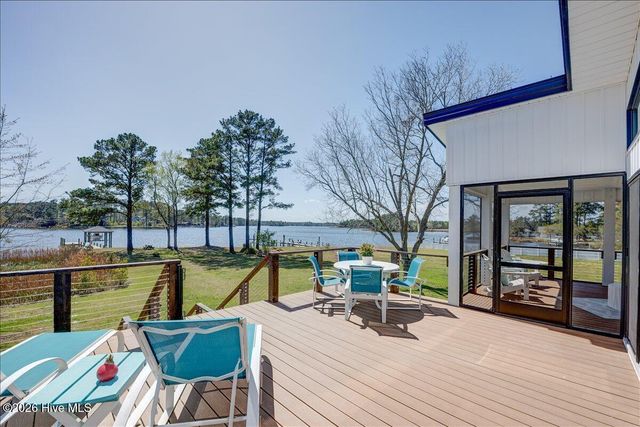 9226 Hart Drive, Oriental, NC 28571