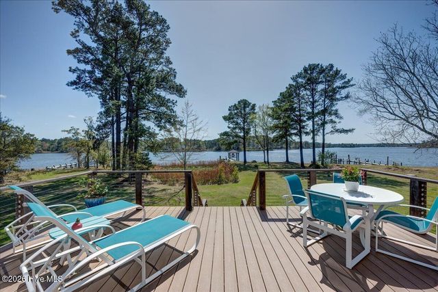 9226 Hart Drive, Oriental, NC 28571