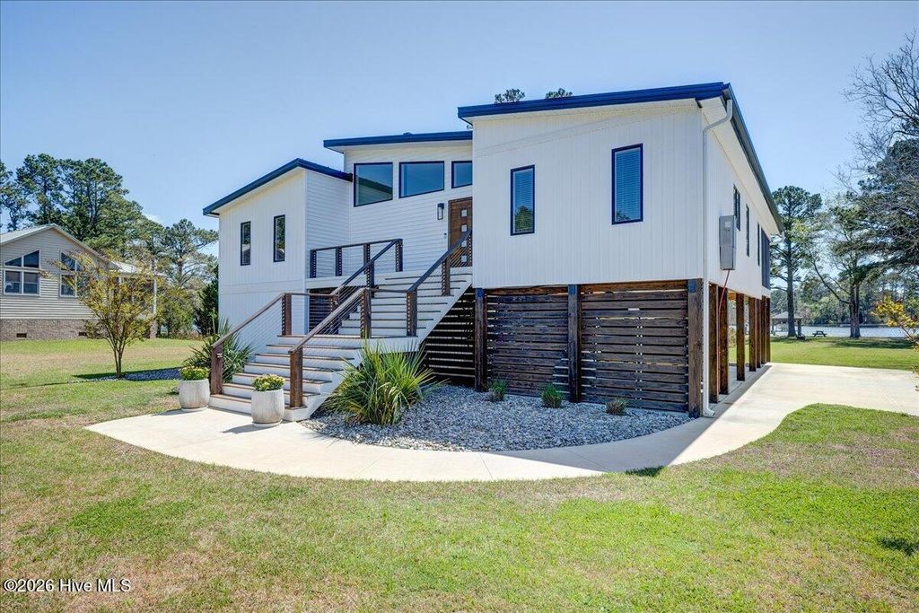 9226 Hart Drive, Oriental, NC 28571