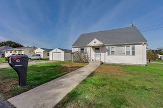 92 Brackett Ave, Tiverton, RI 02878