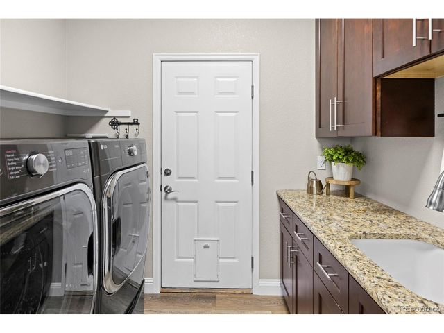 6076 S Ukraine St, Aurora, CO 80015